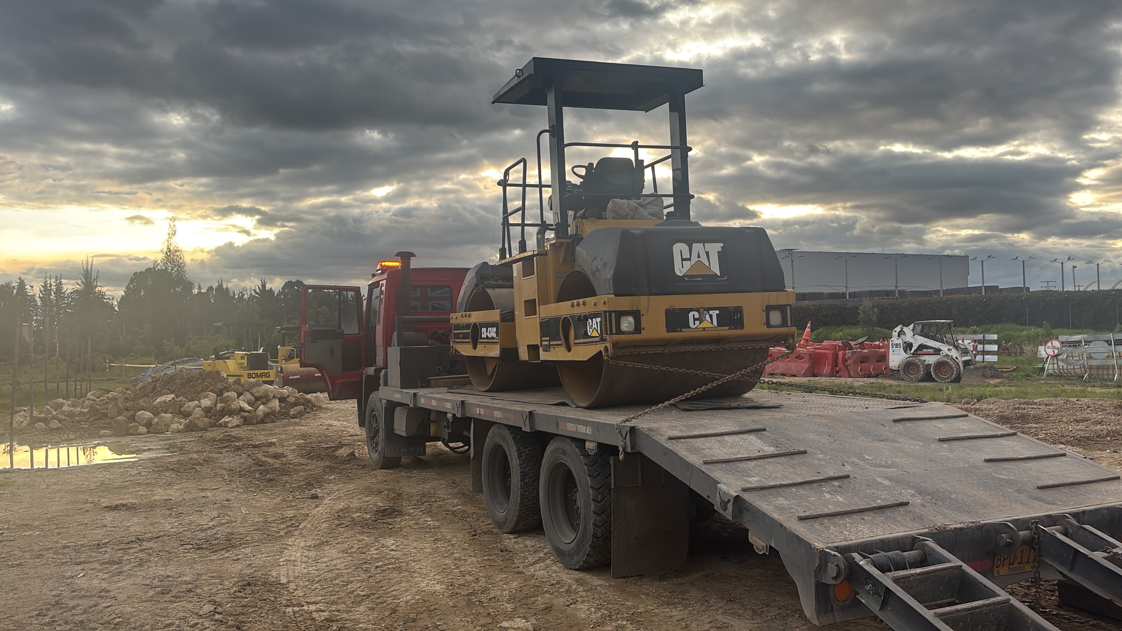 Cama baja extendida con excavadora de orugas